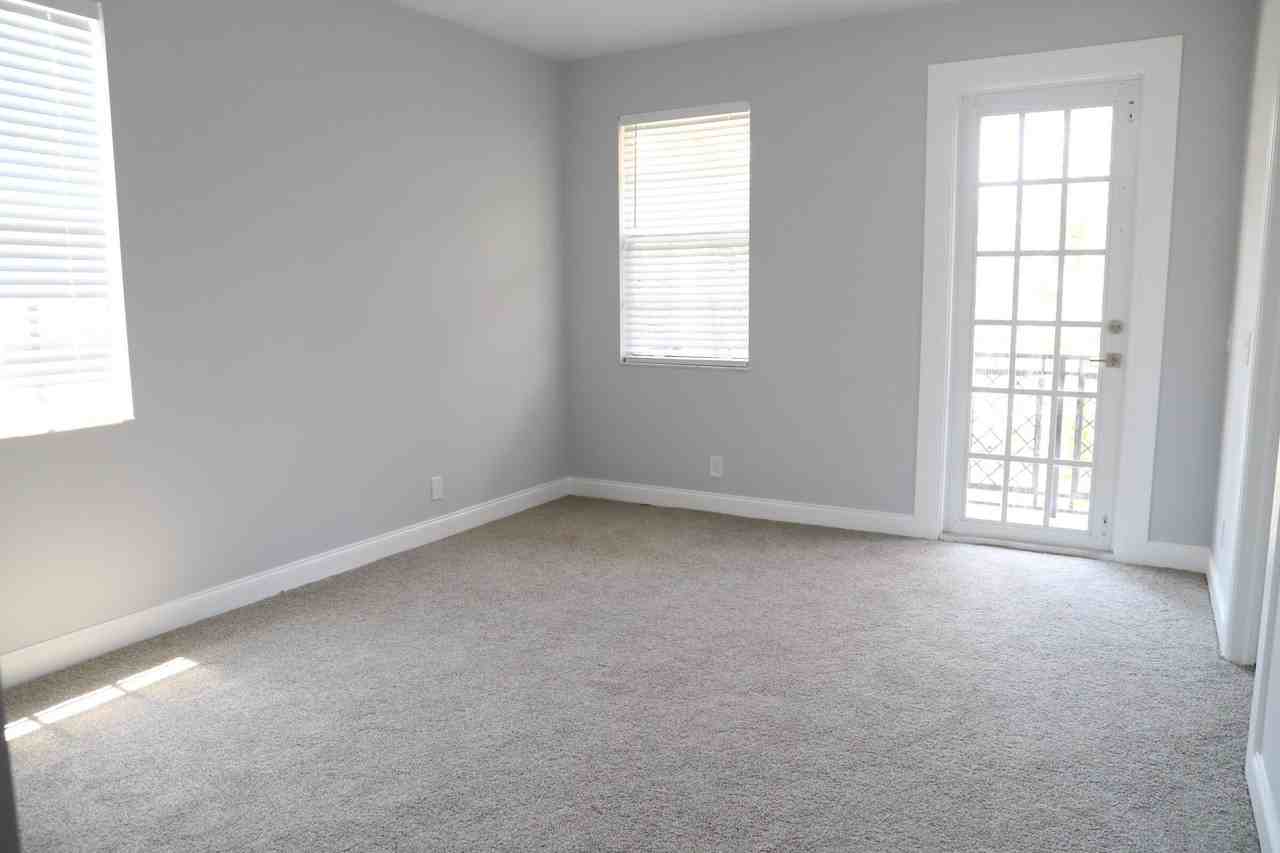 806 Nw 82nd Pl - Photo 5 of 37