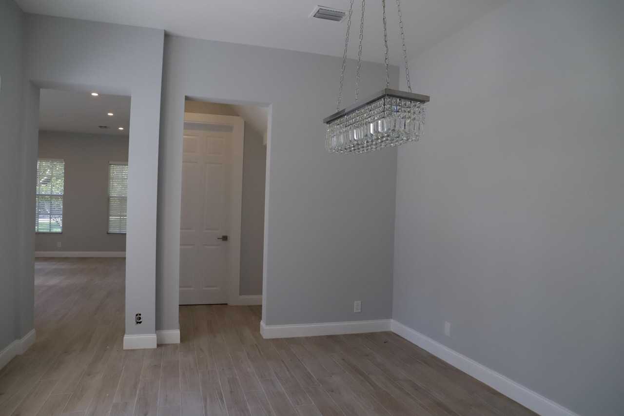 806 Nw 82nd Pl - Photo 3 of 37