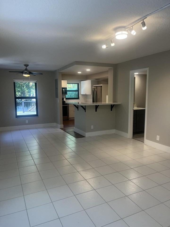 1728 Ne 2nd Ave #2 - Photo 7 of 22