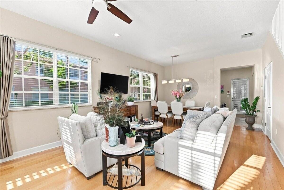 701 Sw 147th Ave - Photo 3 of 27