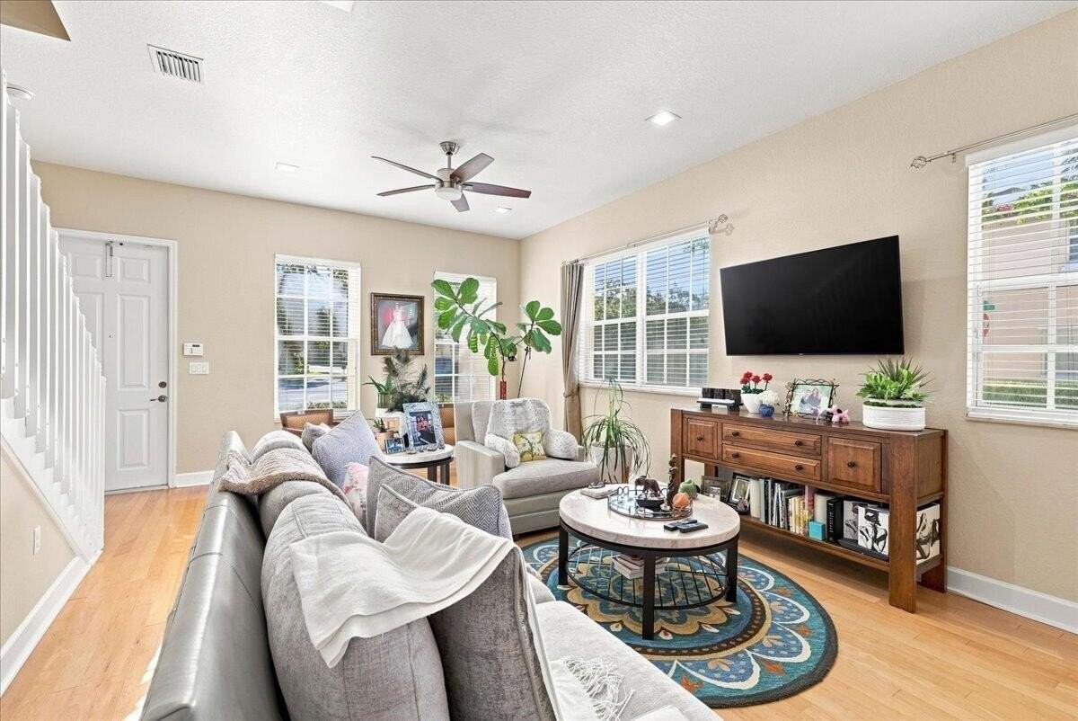 701 Sw 147th Ave - Photo 4 of 27
