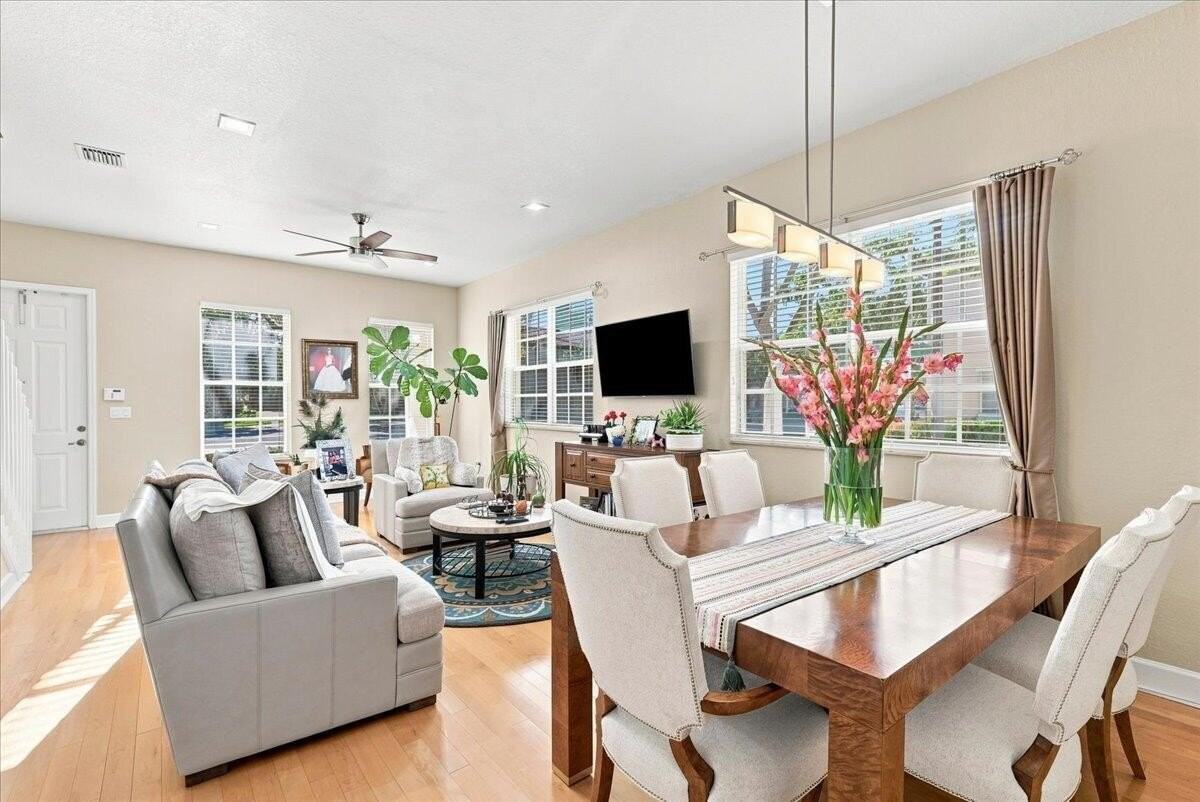 701 Sw 147th Ave - Photo 5 of 27