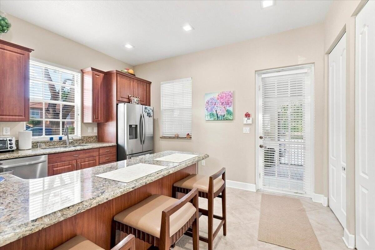 701 Sw 147th Ave - Photo 6 of 27