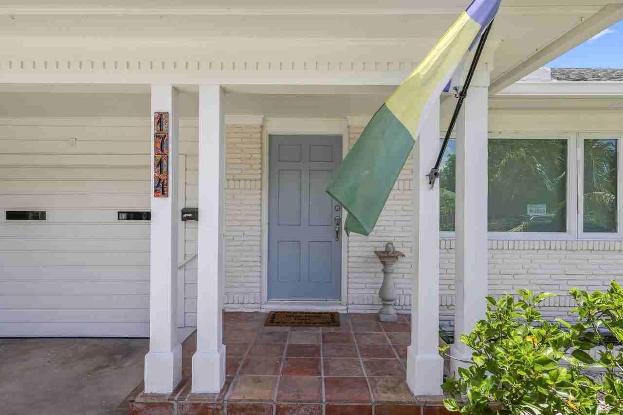 1714 N Palmway - Photo 2 of 24