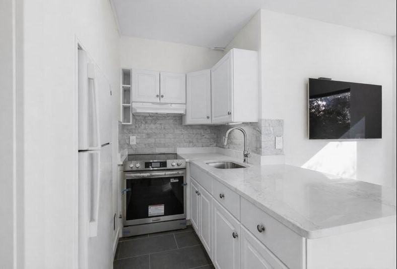 3720 Morton Ave - Photo 6 of 19