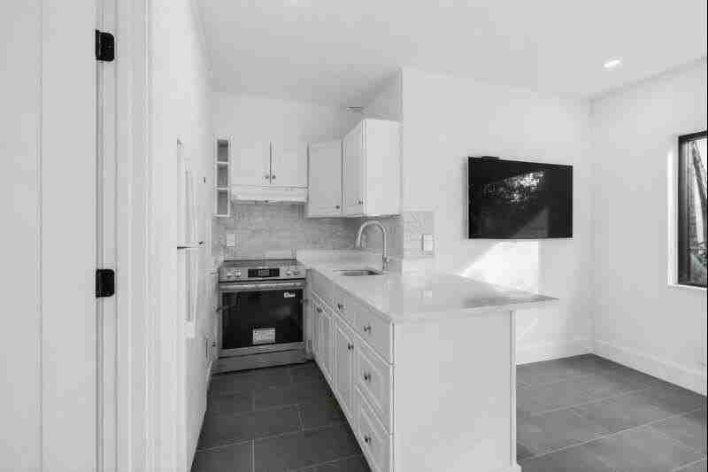 3720 Morton Ave - Photo 7 of 19