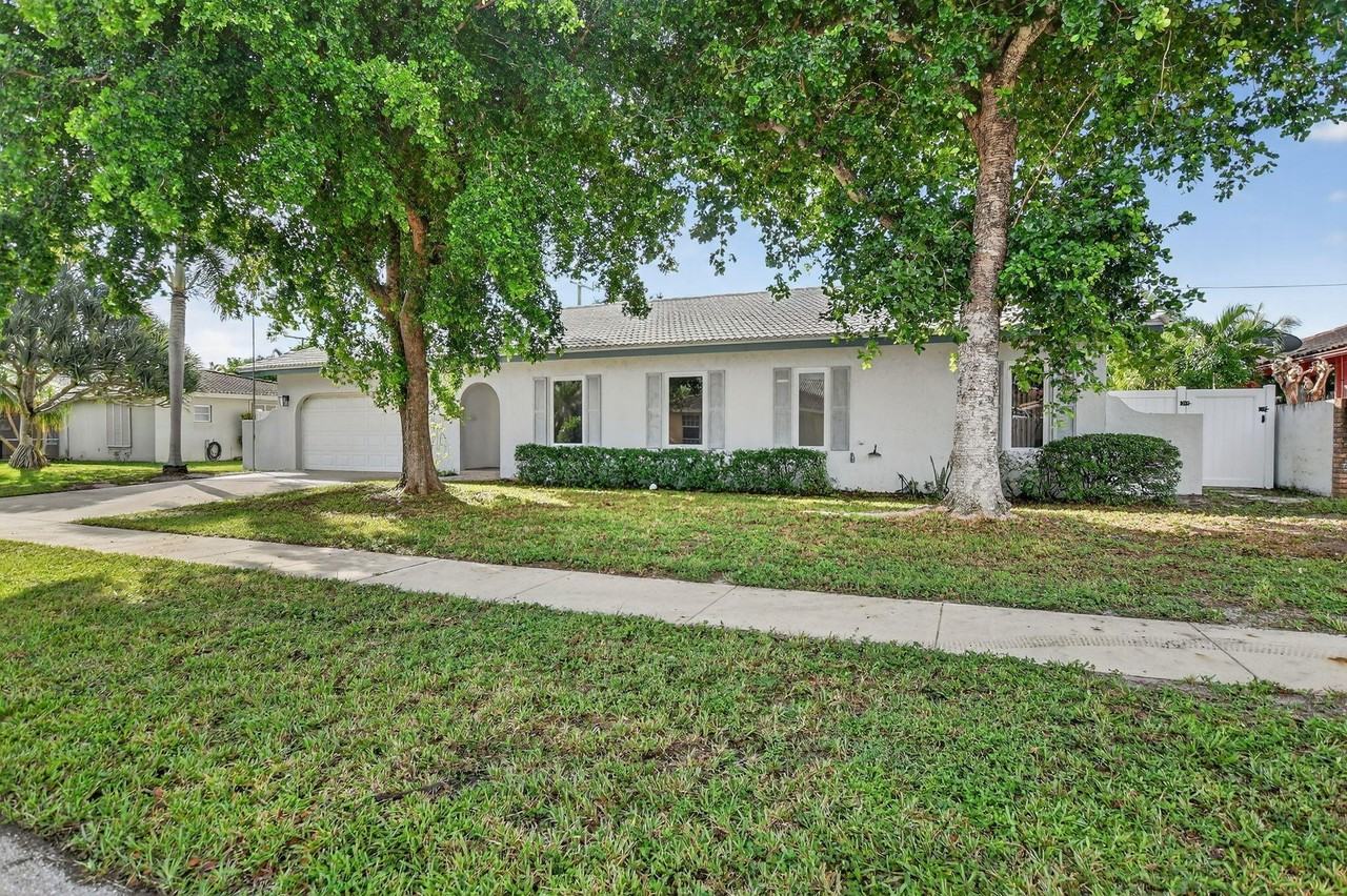 1544 Nw 9th St - Photo 3 of 50