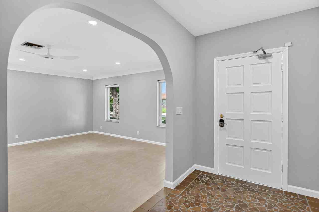 1544 Nw 9th St - Photo 6 of 50