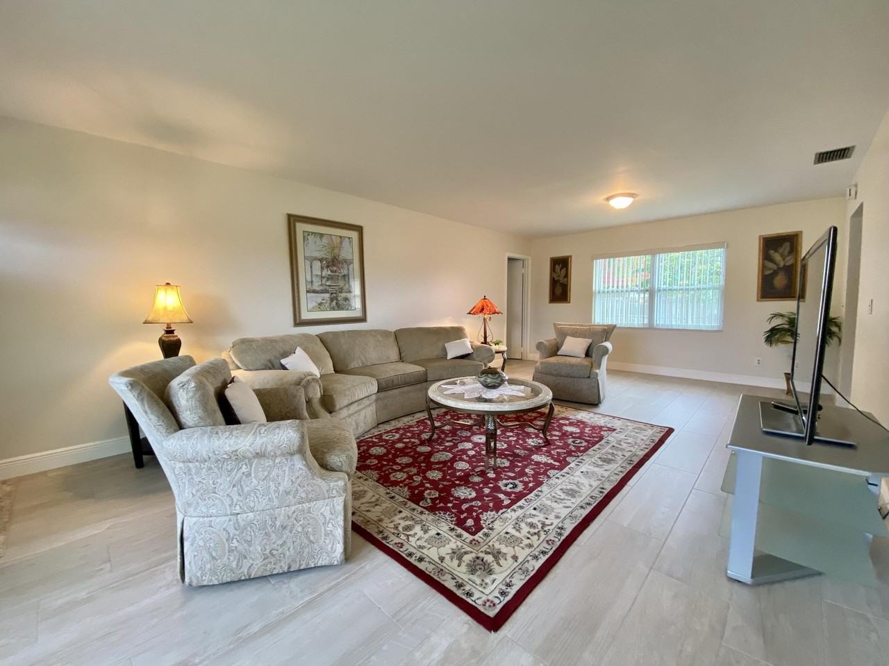 1403 W Libby Dr - Photo 2 of 11