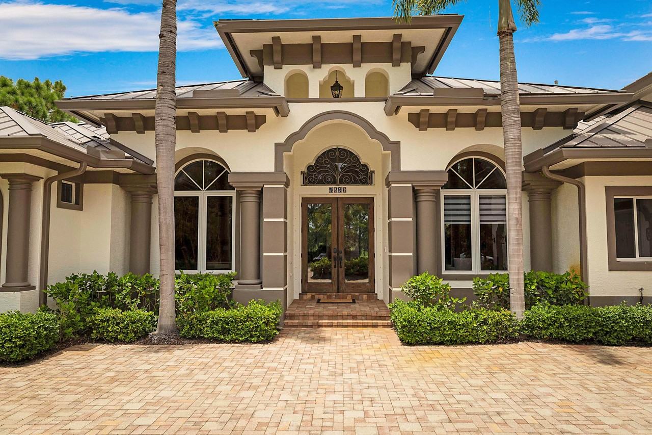 1296 Se Colony Way - Photo 3 of 50