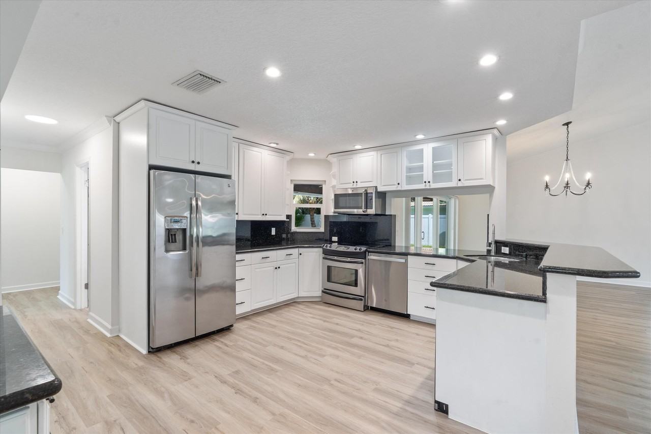 1375 Nw 16th St - Photo 2 of 25