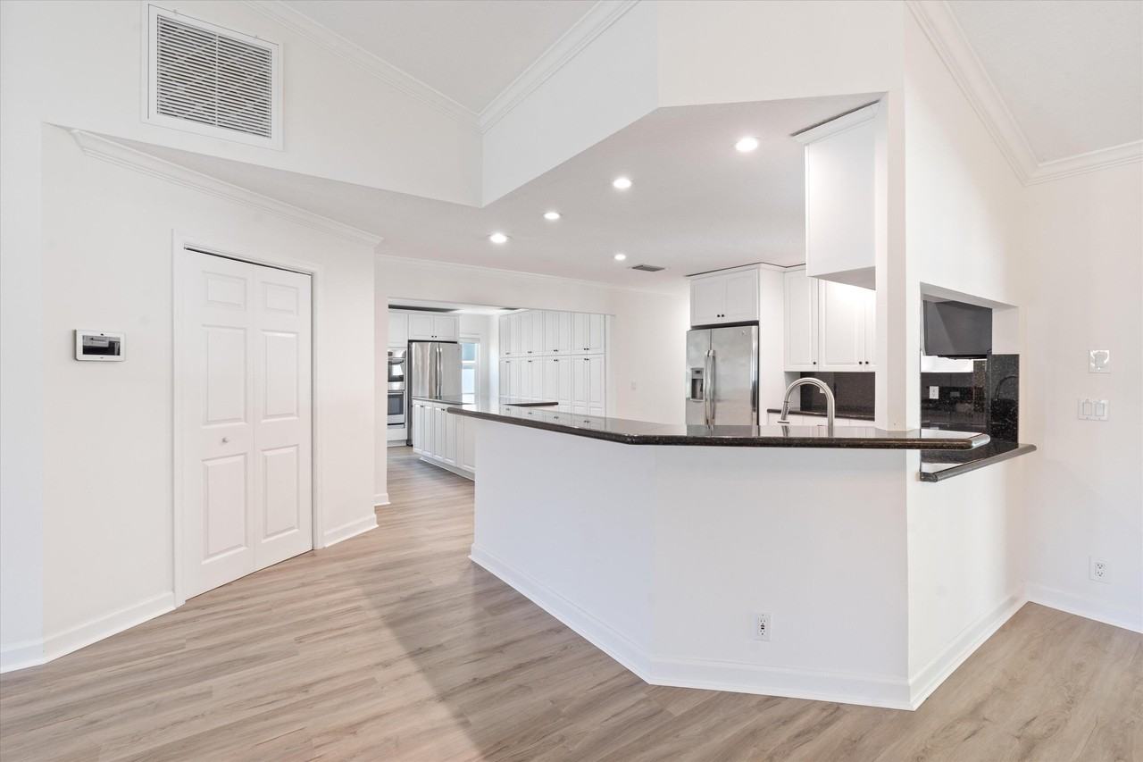 1375 Nw 16th St - Photo 4 of 25