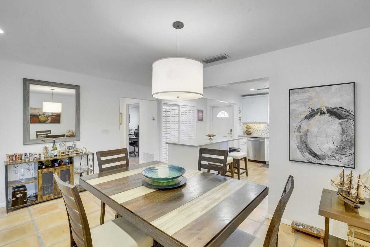 772 Nantucket Cir #B - Photo 4 of 42