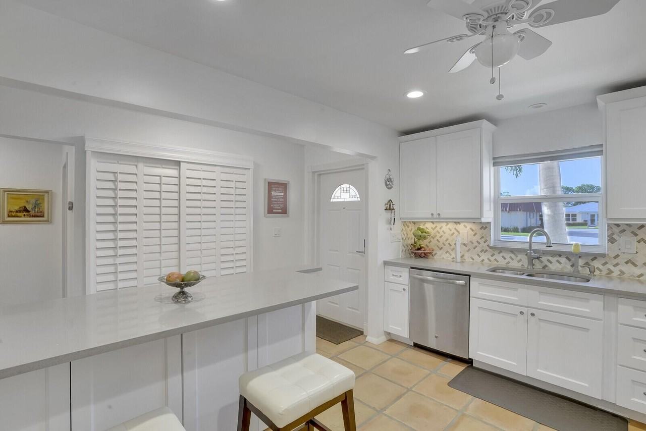 772 Nantucket Cir #B - Photo 6 of 42