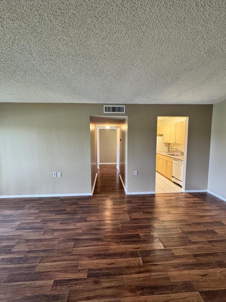 1167 N Benoist Farms Rd - Photo 3 of 14