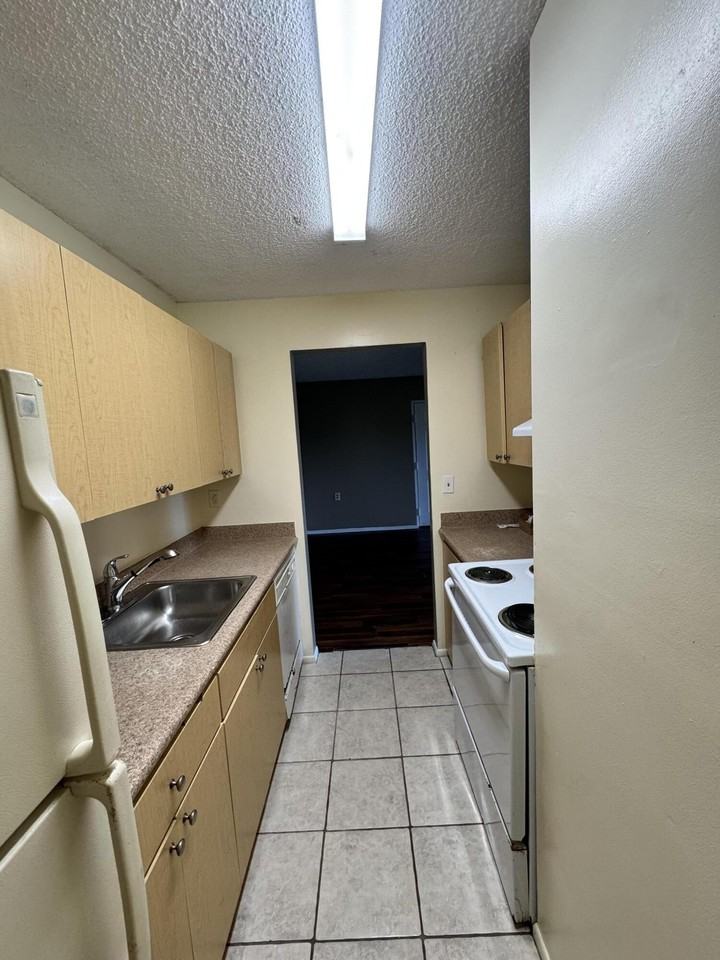 1167 N Benoist Farms Rd - Photo 5 of 14