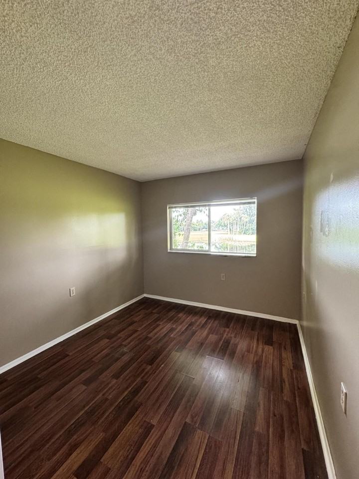 1167 N Benoist Farms Rd - Photo 6 of 14