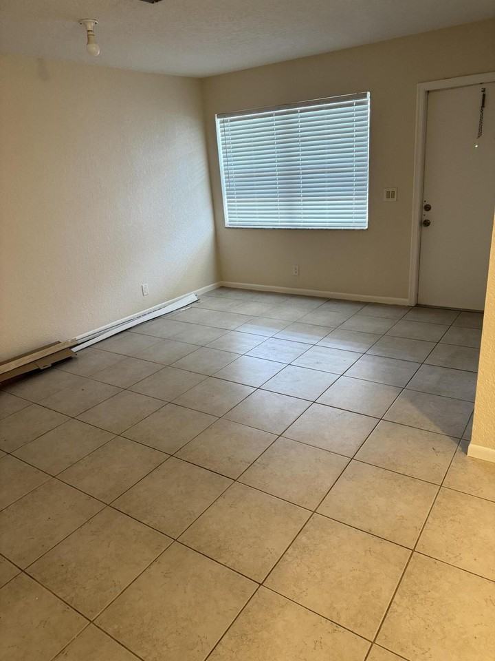 220 Croton Ave #210 - Photo 6 of 10