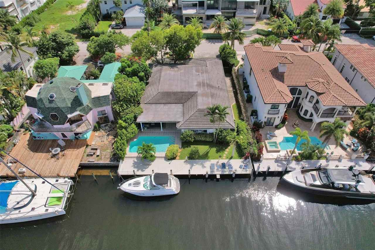2427 Sea Island Dr - Photo 2 of 42