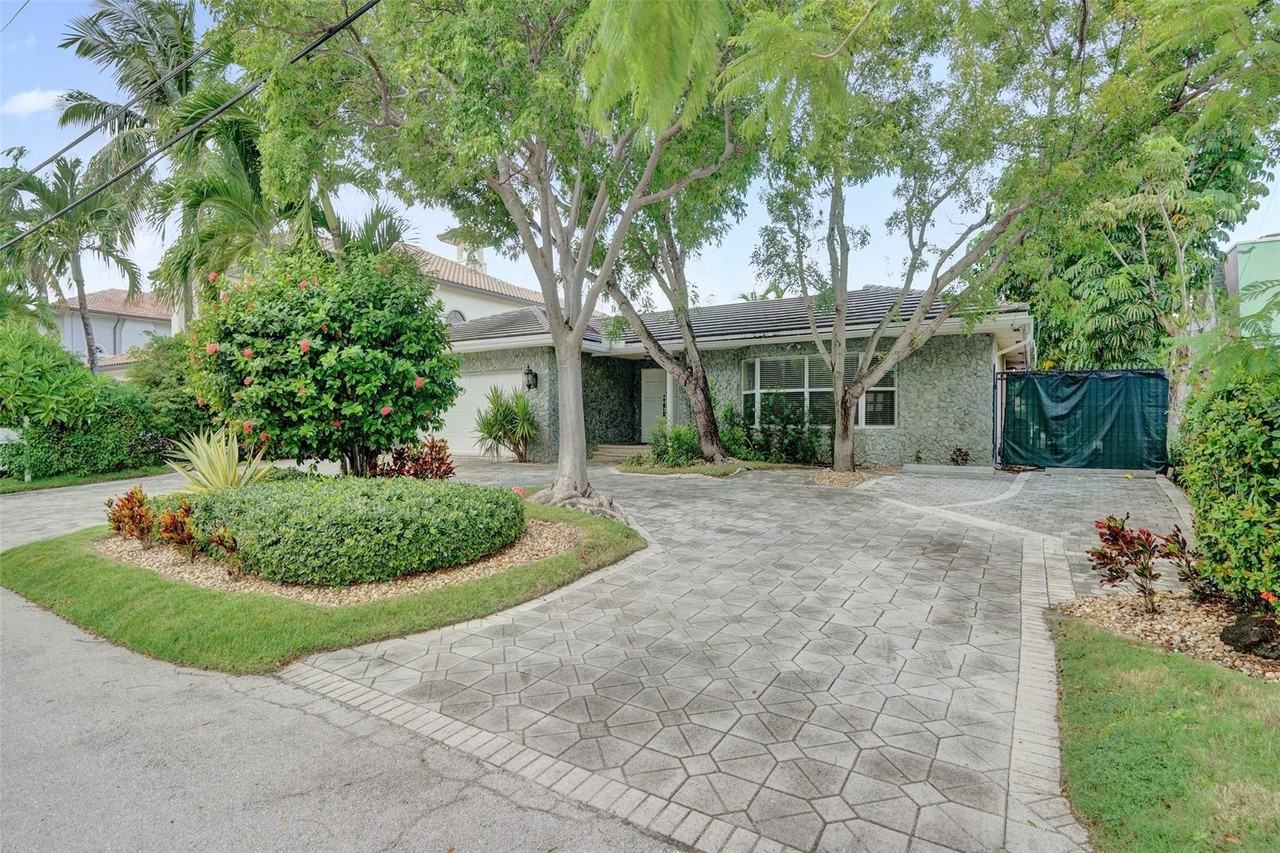 2427 Sea Island Dr - Photo 4 of 42