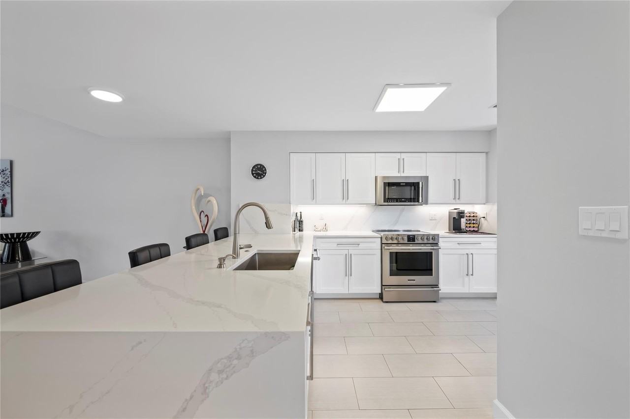 240 Ne 2nd St #6F - Photo 5 of 26