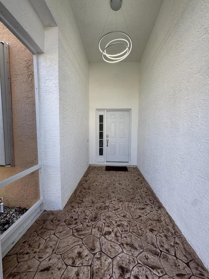 822 Nw Sorrento Ln - Photo 4 of 50
