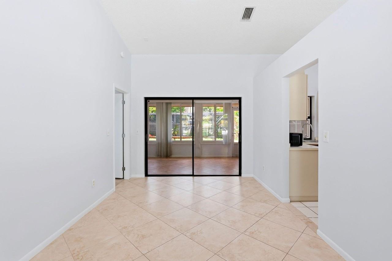2171 Nw 76th Ave - Photo 5 of 50