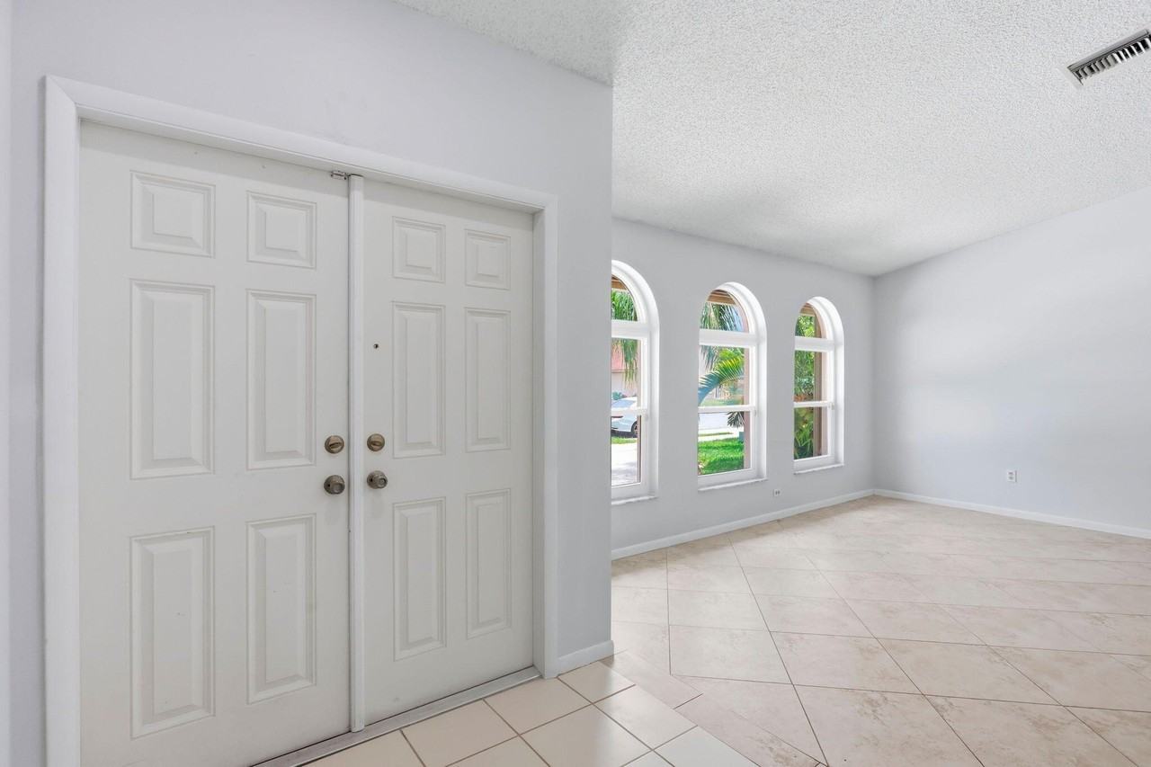 2171 Nw 76th Ave - Photo 6 of 50