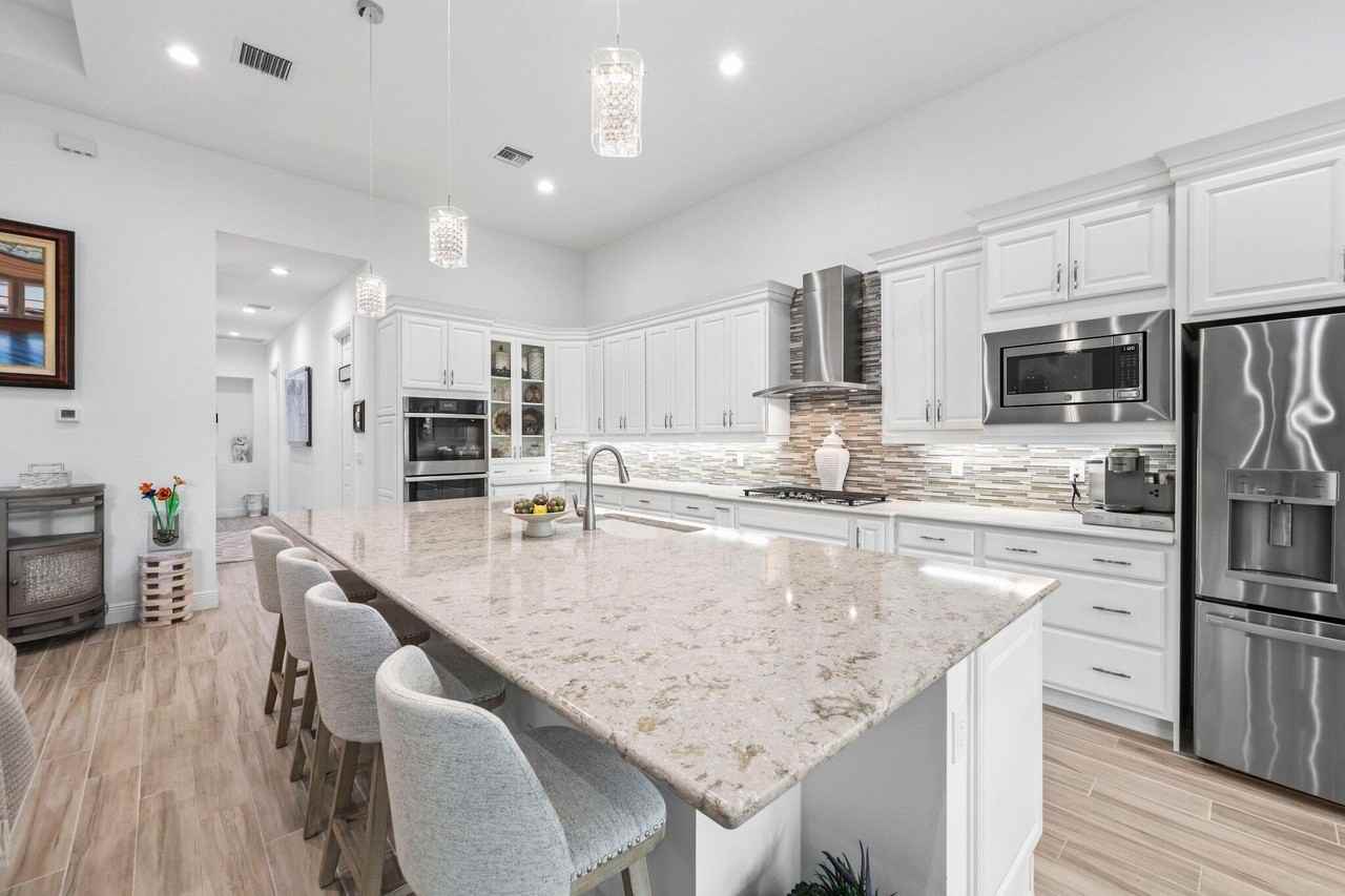 9368 Cantal Cir E - Photo 4 of 50