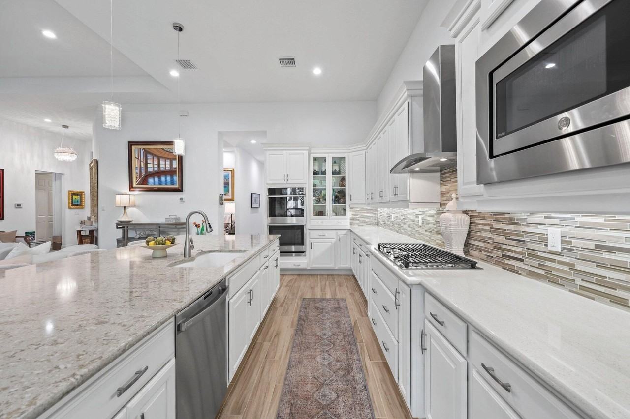 9368 Cantal Cir E - Photo 7 of 50