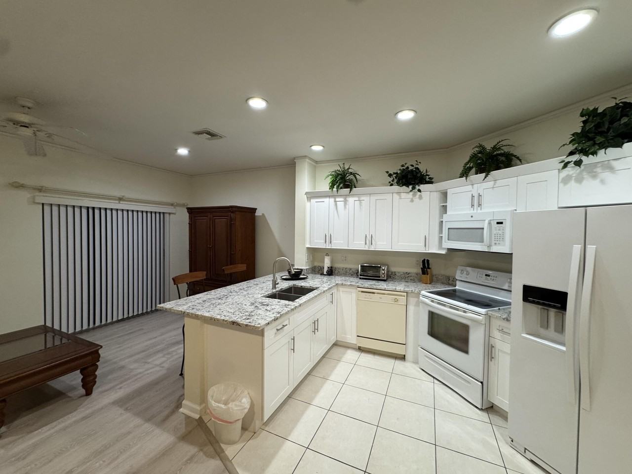 8246 Mulligan Cir - Photo 3 of 16