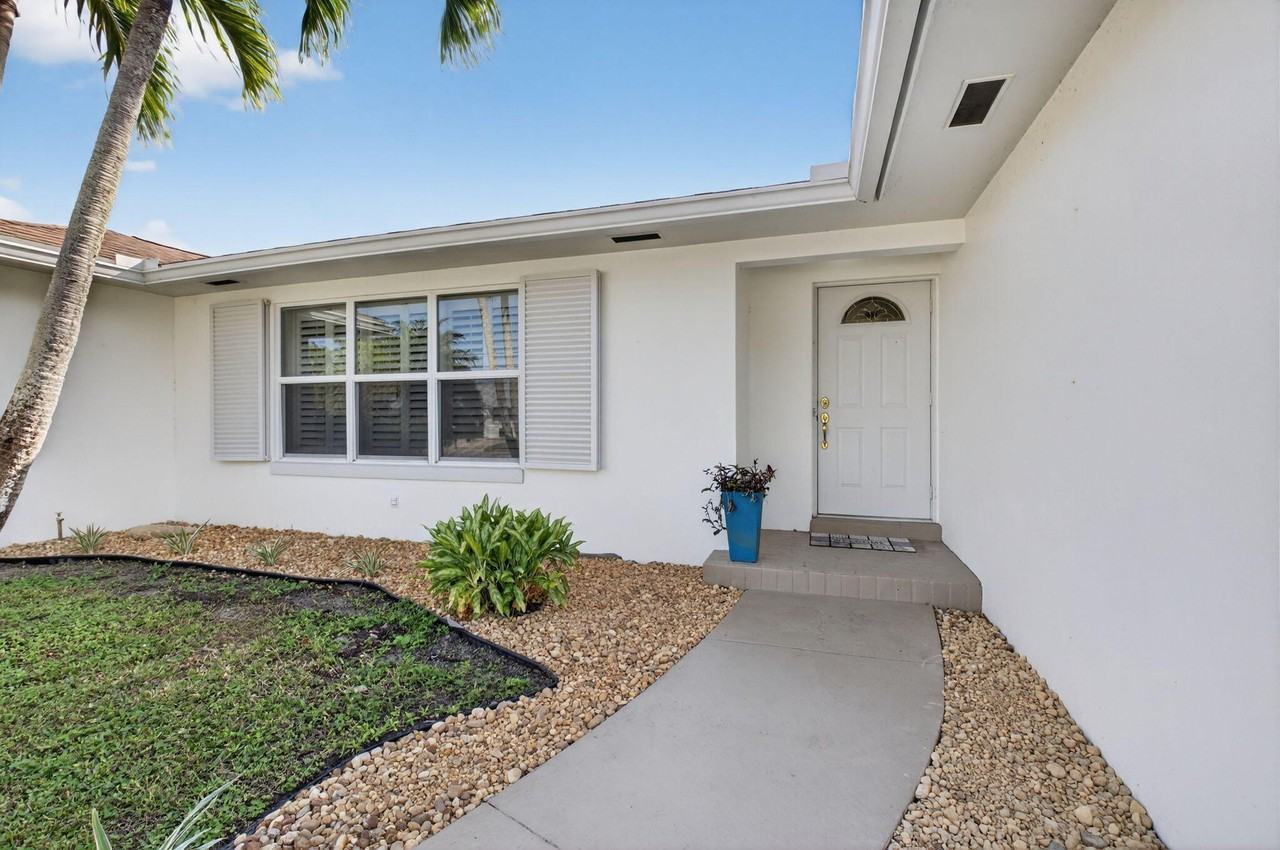 4690 Palo Verde Dr - Photo 3 of 35