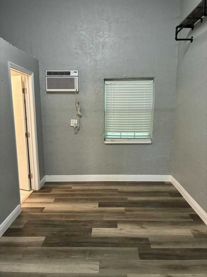 820 Sw 9th St #1-8 - Photo 2 of 7