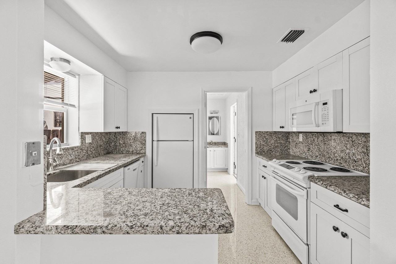 211 Sunrise Ave #5 - Photo 7 of 20