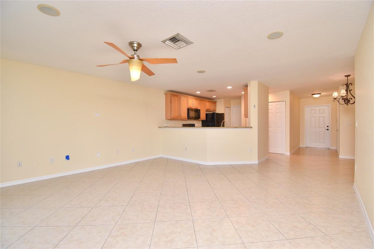8982 Chambers St - Photo 4 of 20