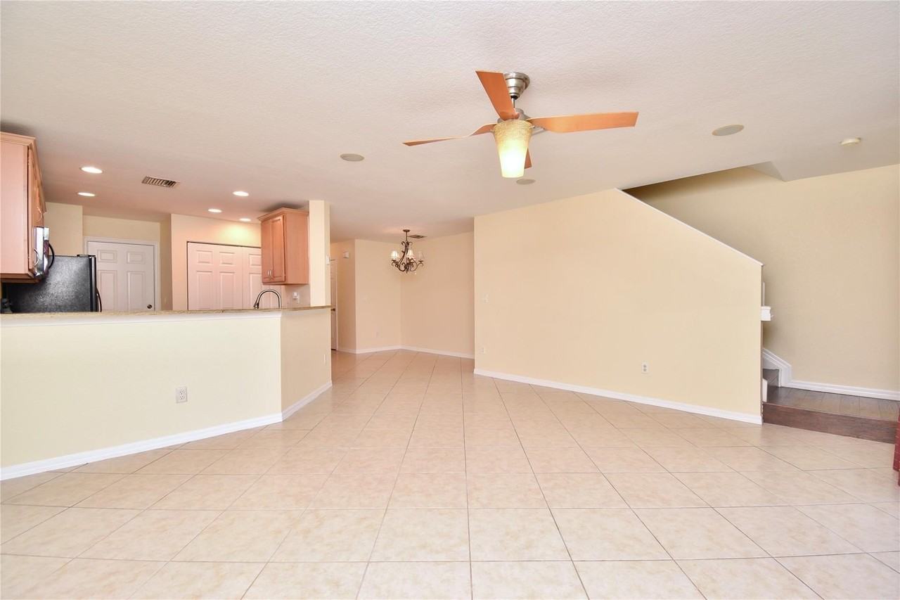 8982 Chambers St - Photo 6 of 20