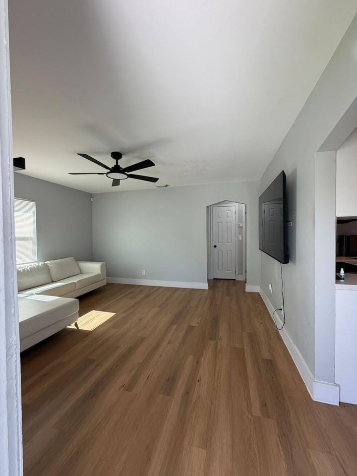 217 E 24th St - Photo 2 of 17