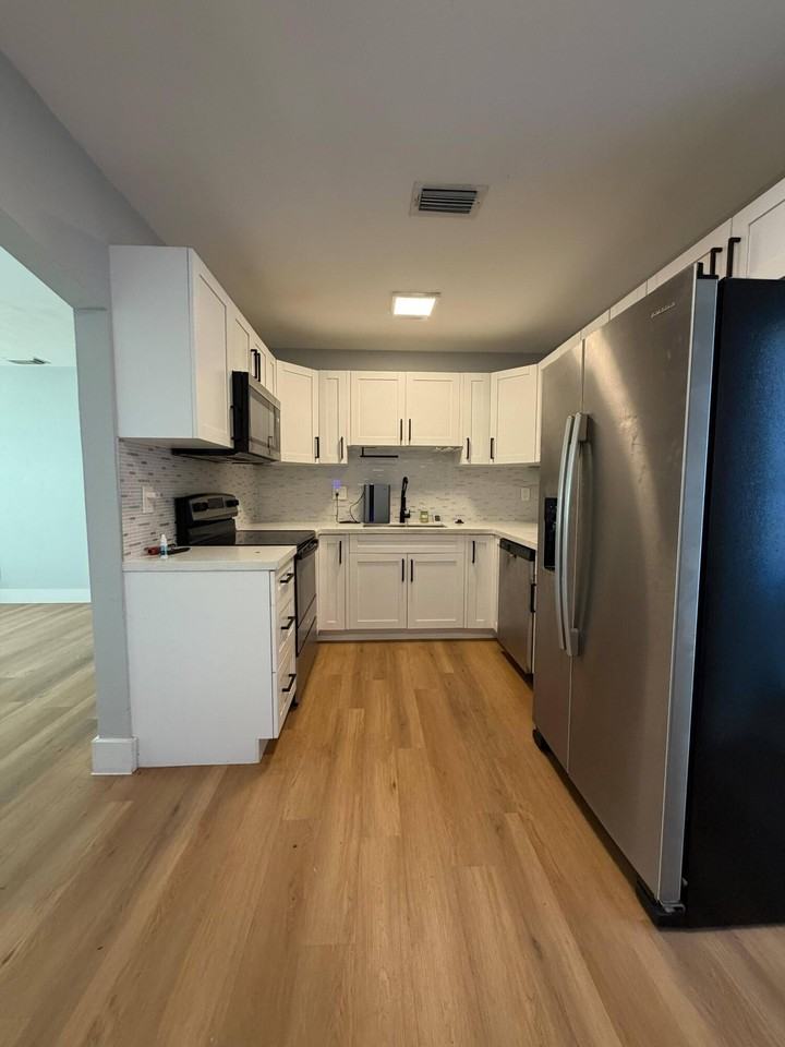 217 E 24th St - Photo 4 of 17