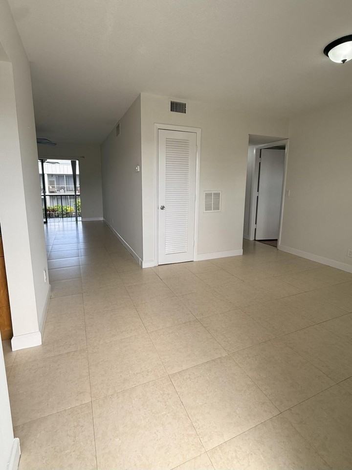875 Nw 13th St #405 - Photo 4 of 16