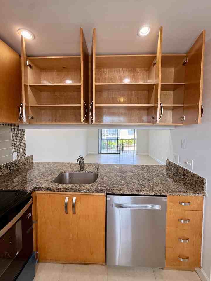 875 Nw 13th St #405 - Photo 7 of 16