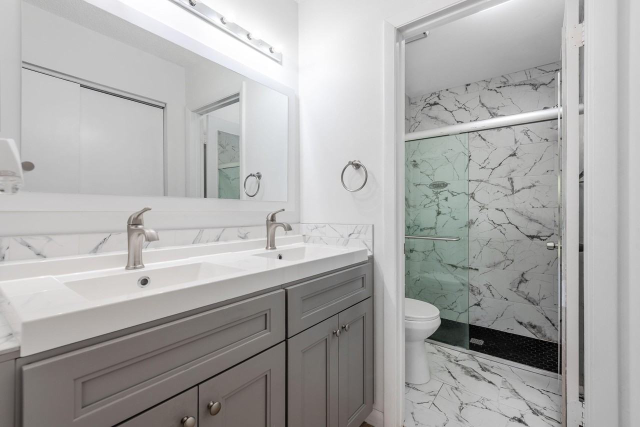 1013 Nw 53rd St - Photo 5 of 46