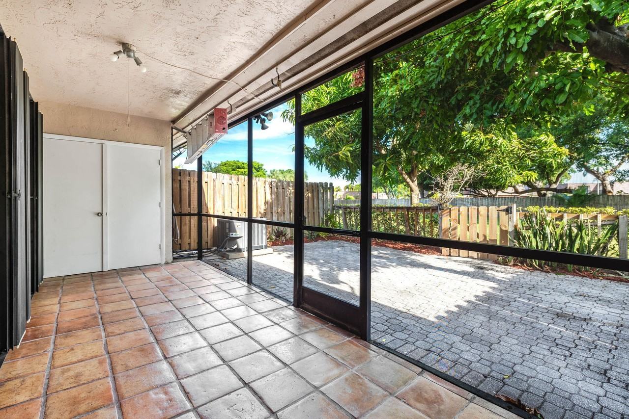 1013 Nw 53rd St - Photo 7 of 46