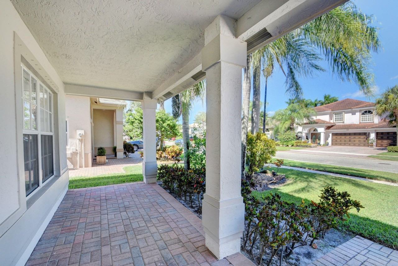 4006 Bahia Isle Cir - Photo 3 of 39