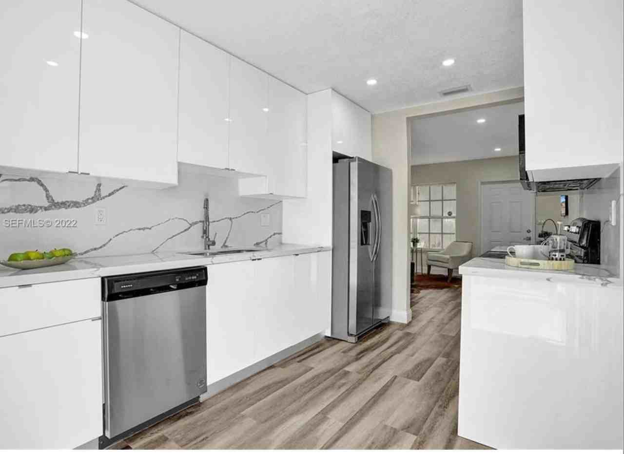 221 Nw 51st St - Photo 2 of 22