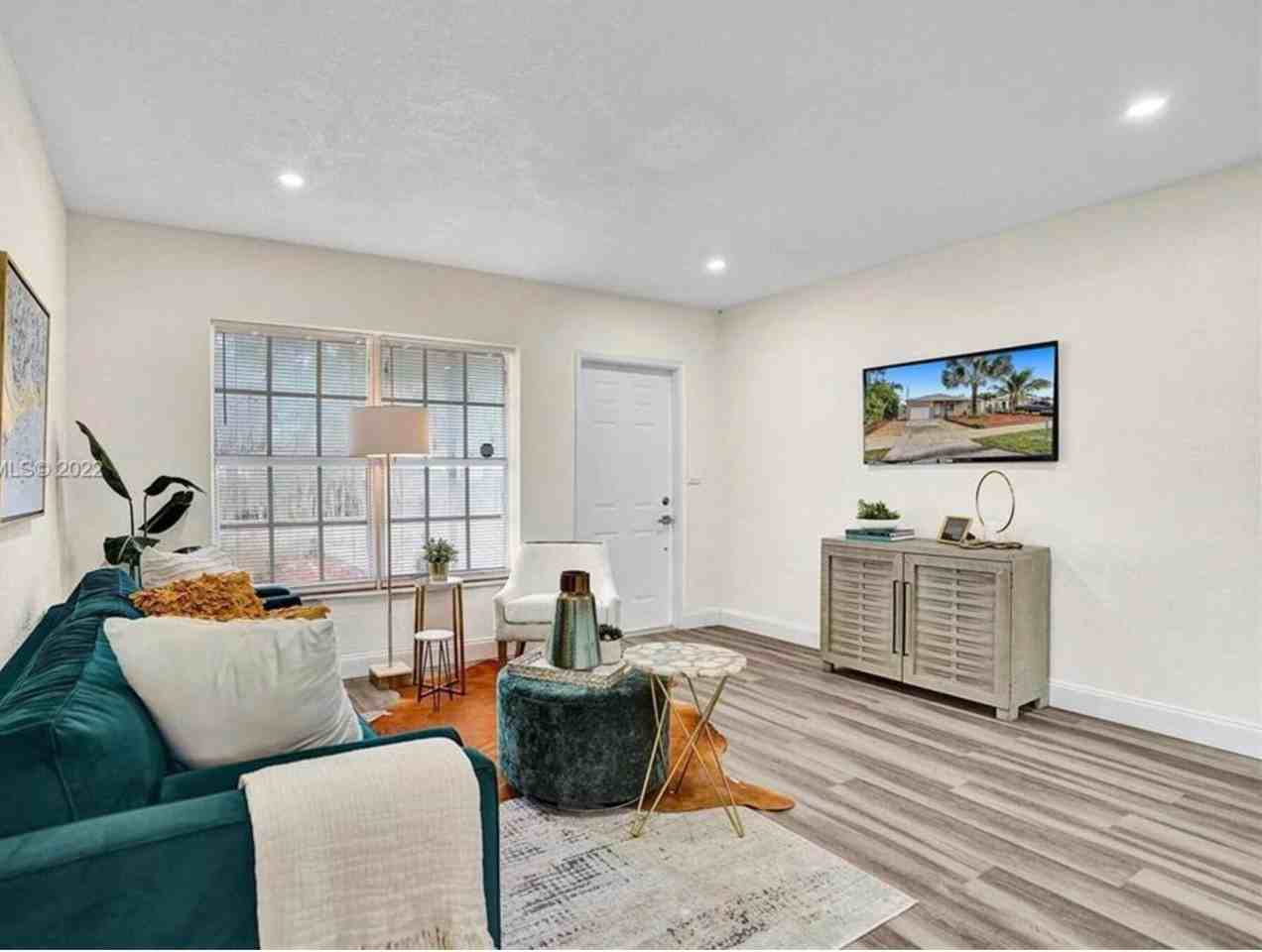 221 Nw 51st St - Photo 5 of 22