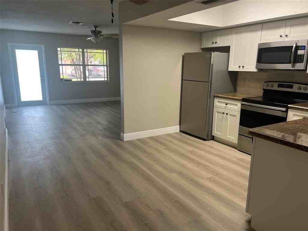 420 Se 13th Dr - Photo 5 of 19