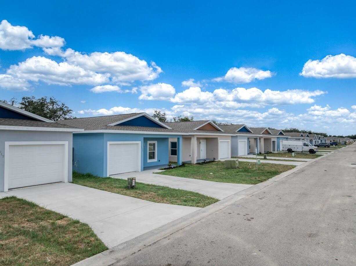 1450 Las Villas Blvd - Photo 3 of 15