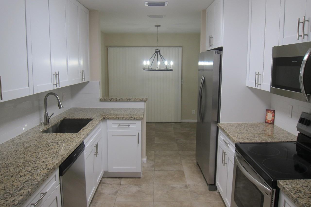 1517 Woodbridge Lakes Cir - Photo 3 of 26