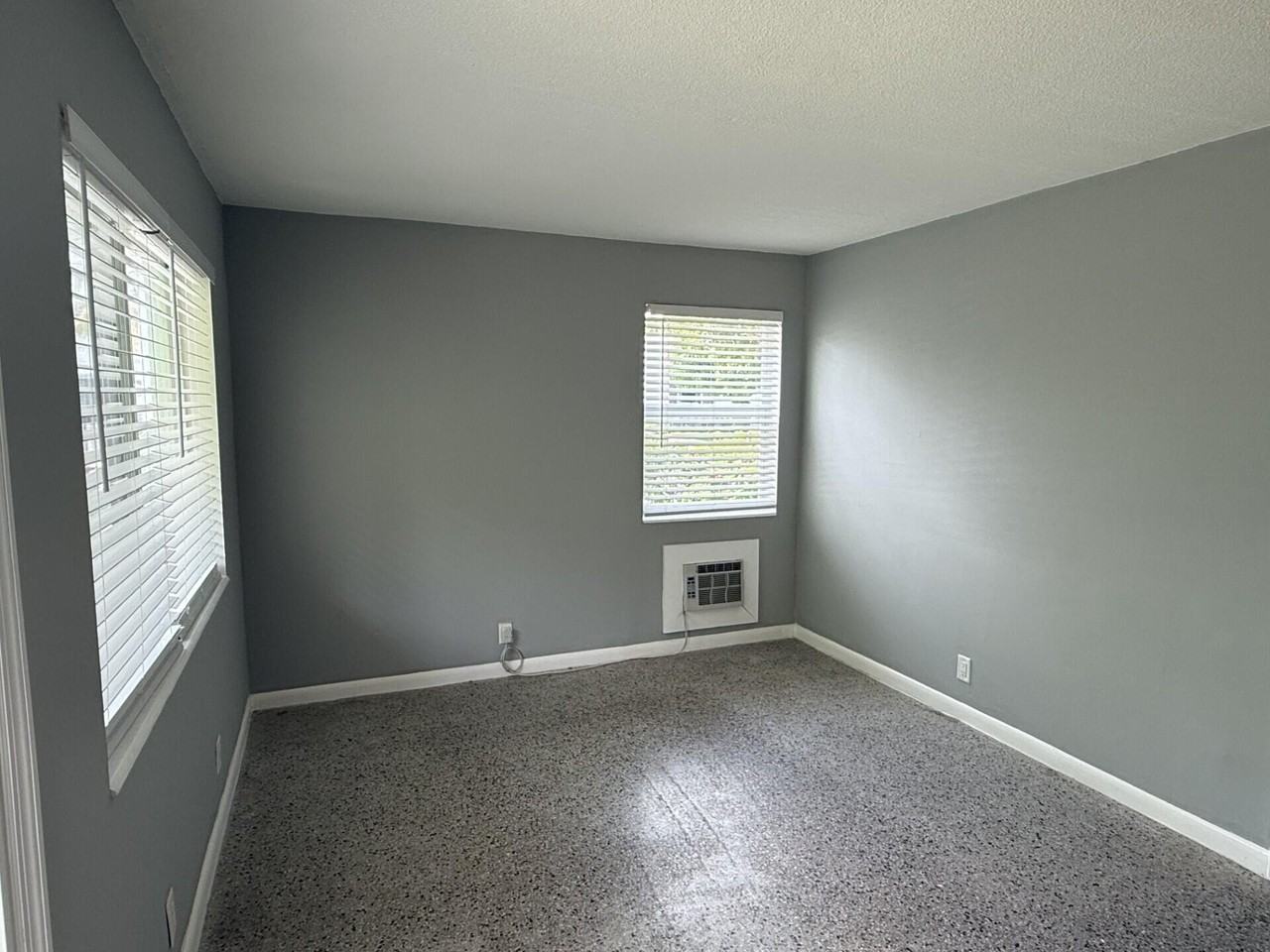 1118 N H St #14 - Photo 3 of 11