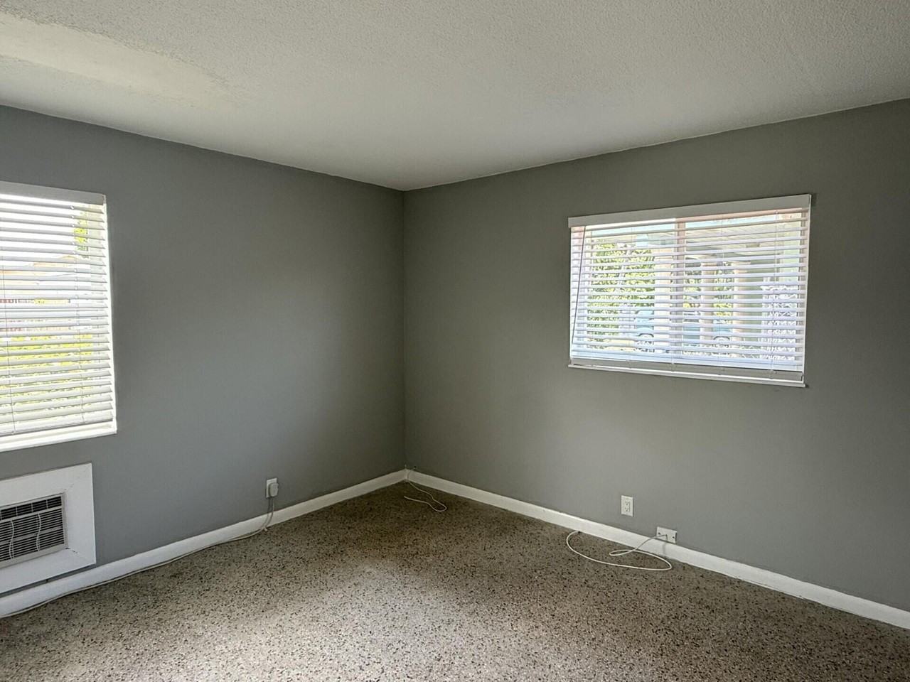 1118 N H St #14 - Photo 5 of 11